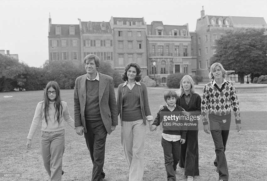 Frannie Michel as Patricia Apple, Ronny Cox as George Apple, Frances Lee McCain as Barbara Apple, Eric Olson as Steven Apple, Patti Cohoon as Cathy Apple, Vincent Van Patten as Paul Apple.